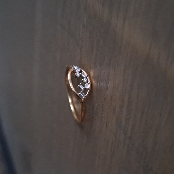 Bony Levy 18K gold and diamond stacking ring - Picture 7 of 16